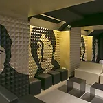 Sant Jordi Rock Palace Hostel
