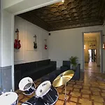 Sant Jordi Rock Palace Hostel *