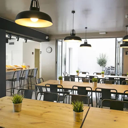 Sant Jordi Rock Palace Hostel *