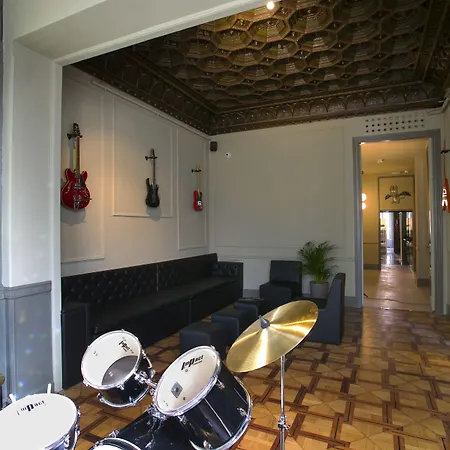 Sant Jordi Rock Palace Hostel *