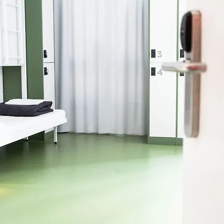 Sant Jordi Rock Palace Hostel *